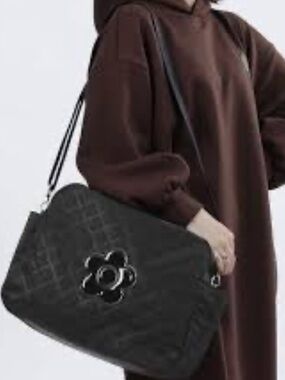 Mary Quant London Women's Black Pinsonic Daisy Light Nylon Quilted Travel Tote